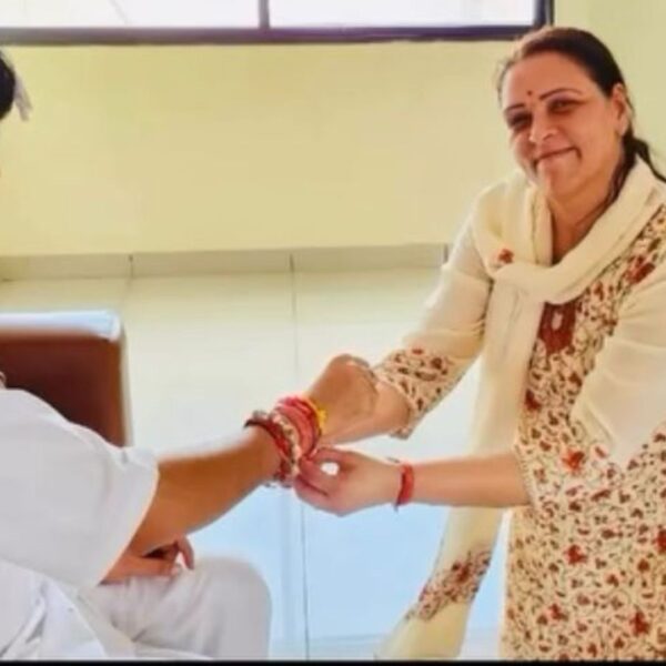 Bageshwar Baba and Nidarshana Gowani Celebrate Raksha Bandhan Together